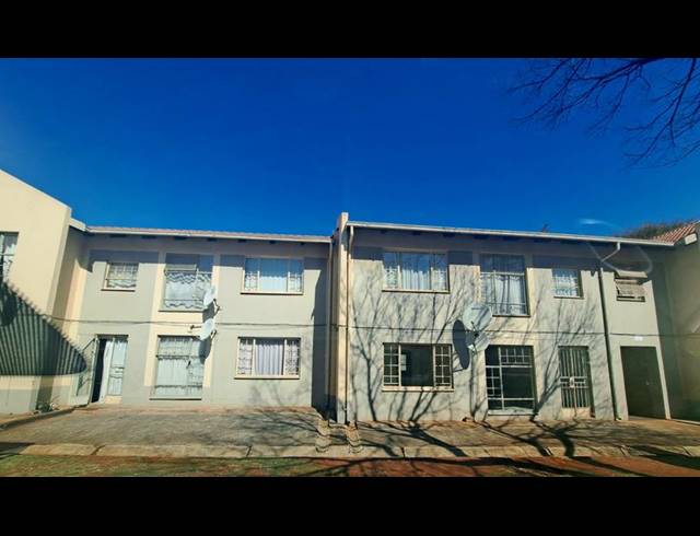 2 BEDROOM APARTMENT FOR SALE IN DIE HOEWES